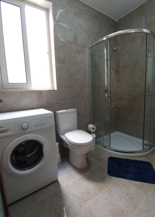 F10 Room 3, Private Room Two Single Beds Shared Bathroom In Shared Flat Мсида Екстериор снимка